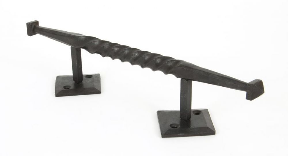 the anvil robe pull handle - small