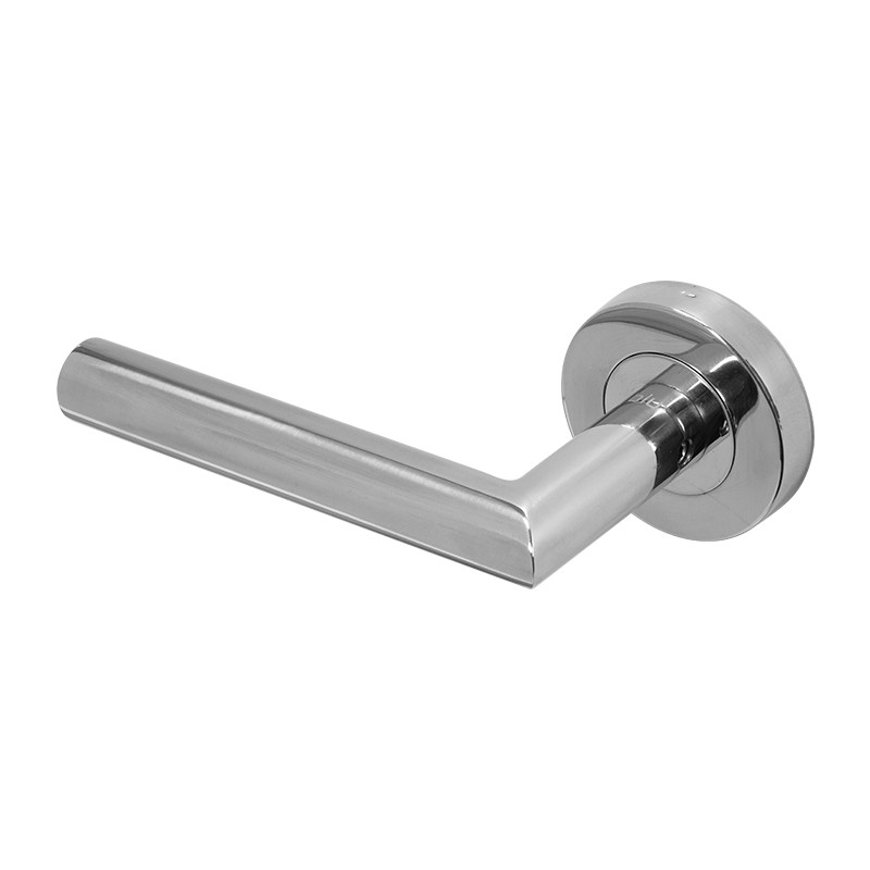 km060 - mitre lever door handle on round rose 