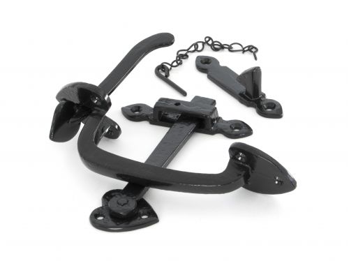 Anvil Cast Thumblatch Set With Chain